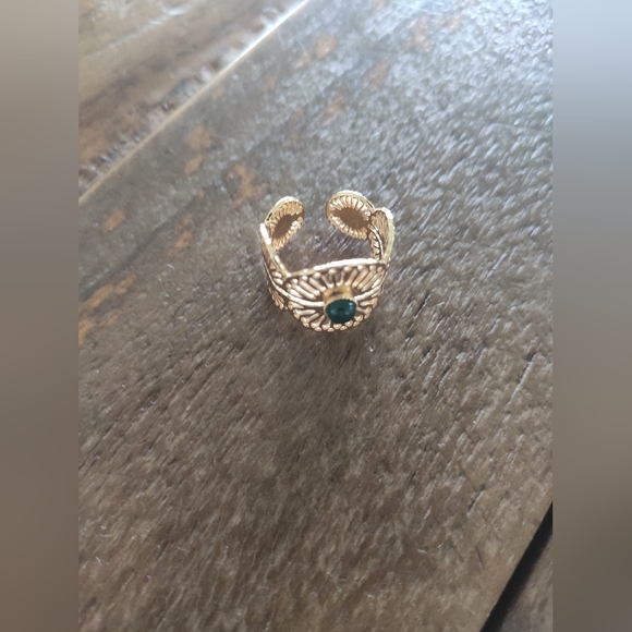 Emma & Chloe Mahé Ring in Gold & Green - Picture 3 of 4